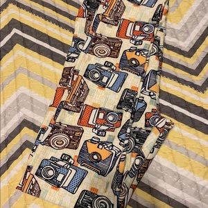 Lularoe OS Leggings - NWOT